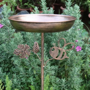 Iron bird bath with a three-pronged base stand and two detachable decorative bird feeders, easy to clean. Suitable for landscapi